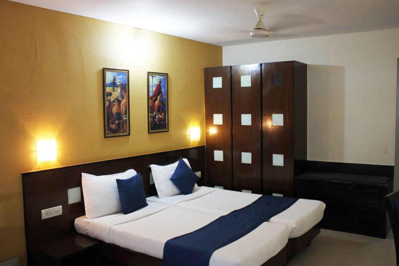 Sukh Hotel Мумбаи Экстерьер фото