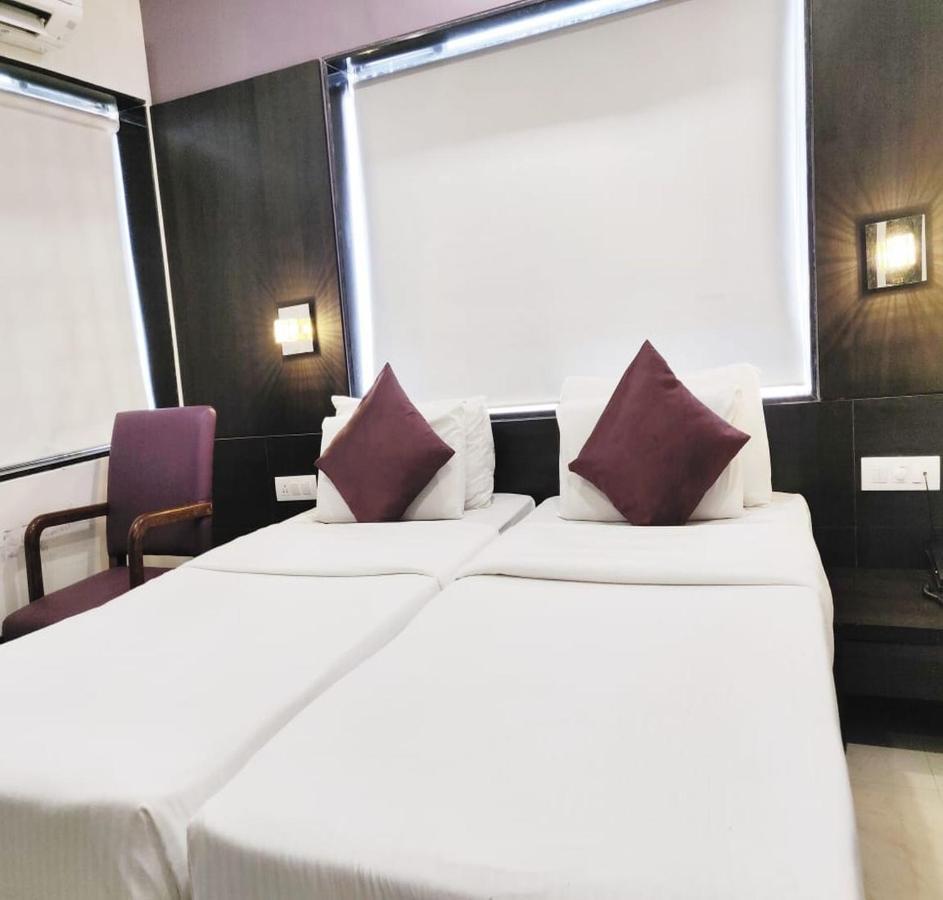 Sukh Hotel Мумбаи Экстерьер фото