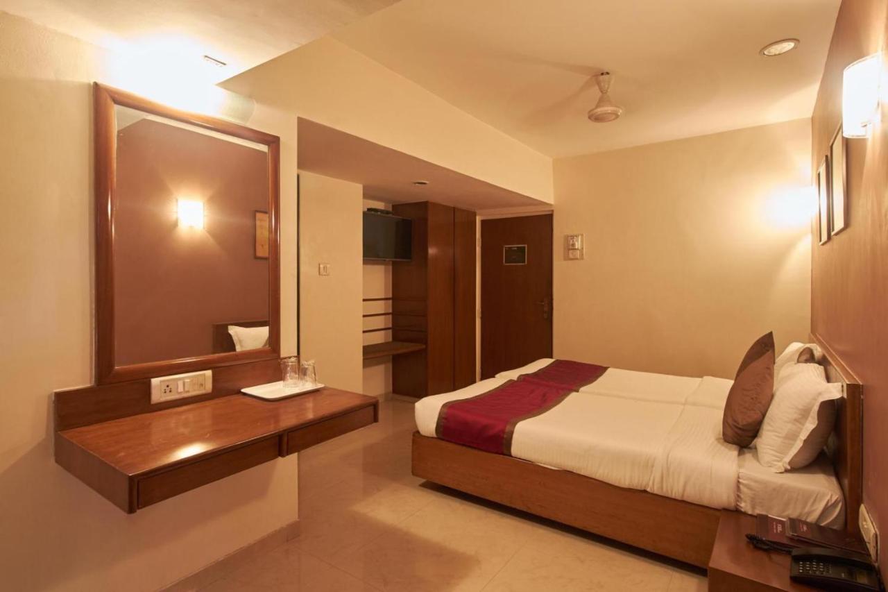 Sukh Hotel Мумбаи Экстерьер фото