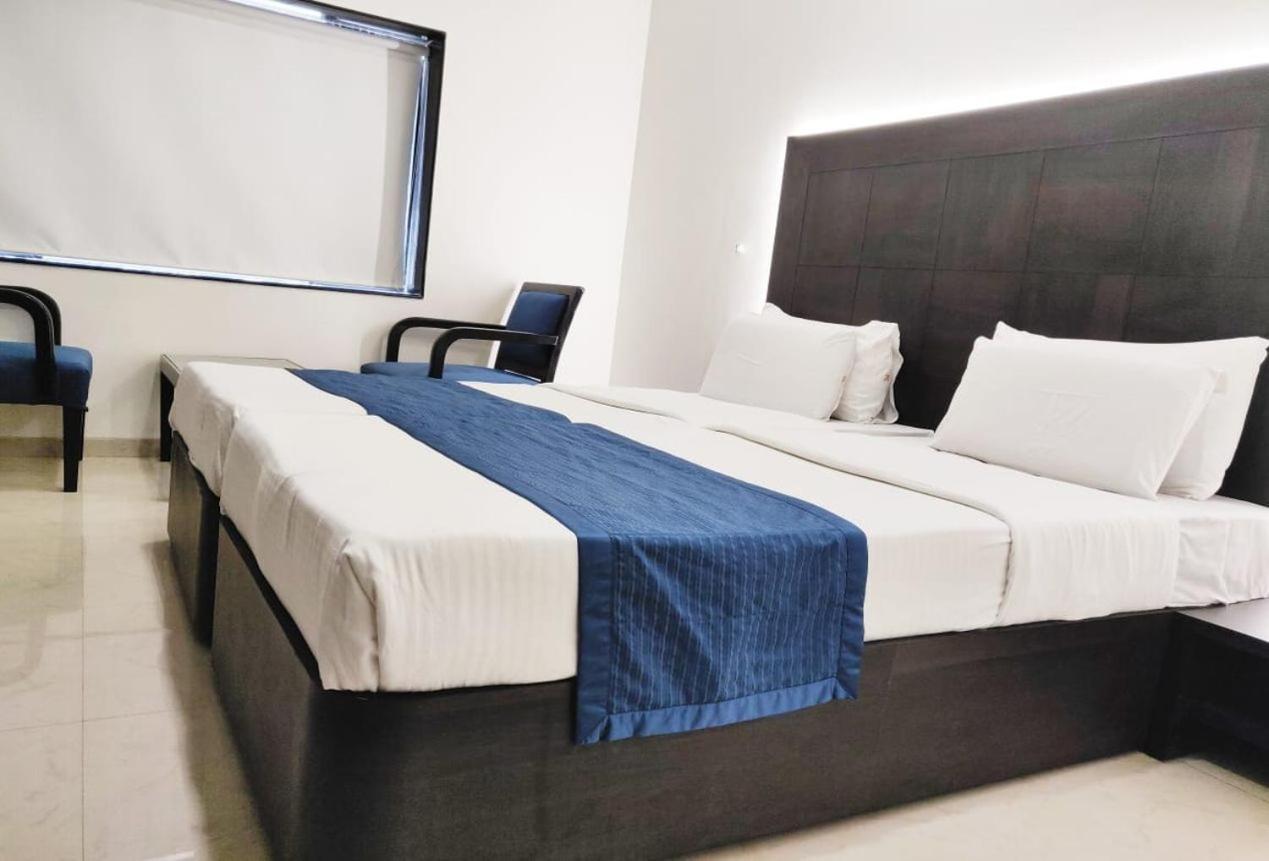 Sukh Hotel Мумбаи Экстерьер фото