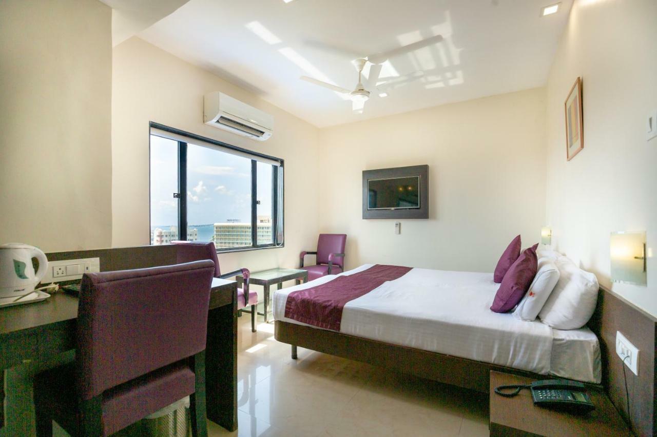 Sukh Hotel Мумбаи Экстерьер фото