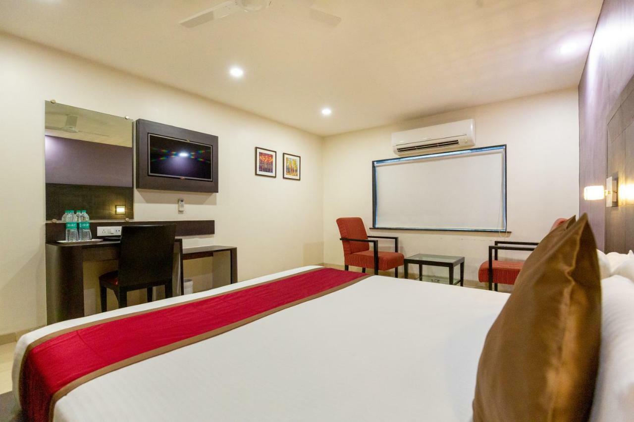 Sukh Hotel Мумбаи Экстерьер фото