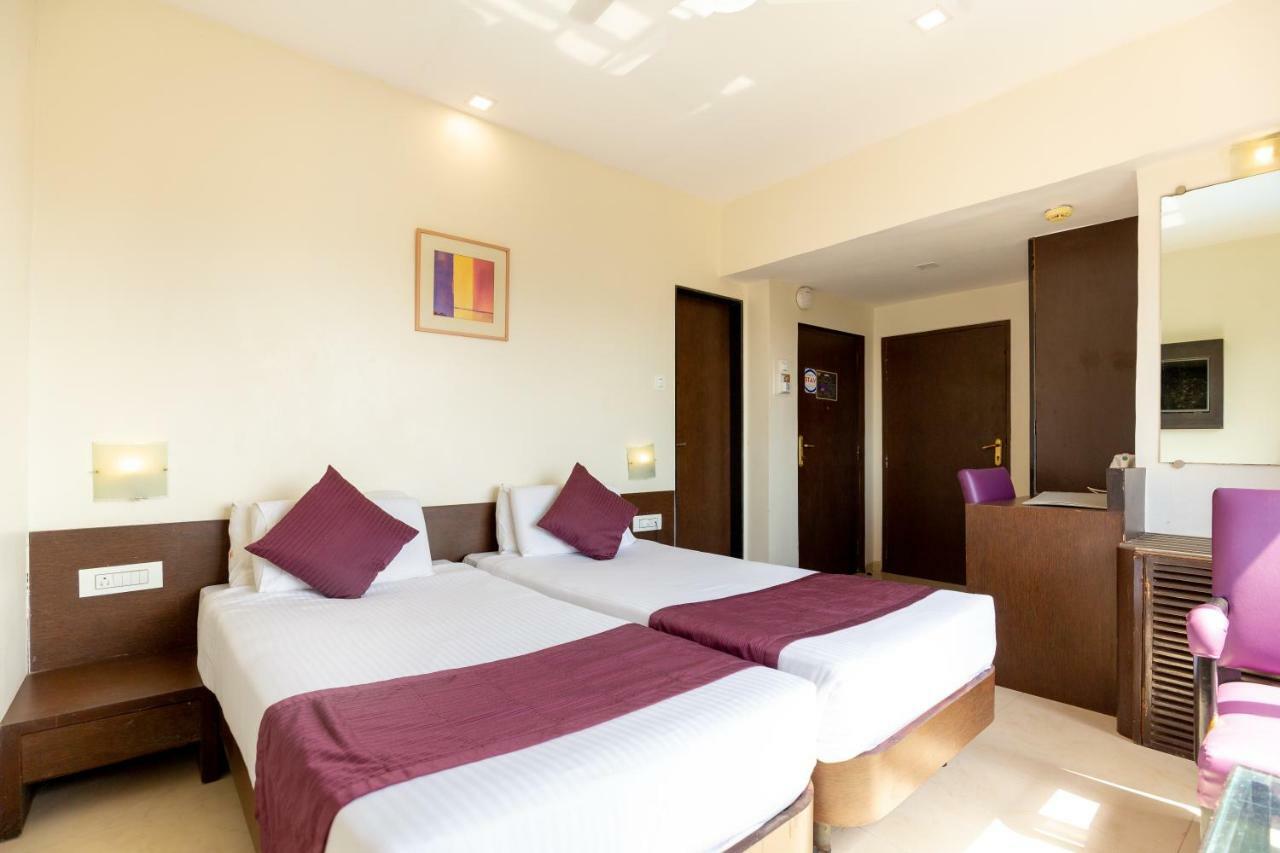 Sukh Hotel Мумбаи Экстерьер фото