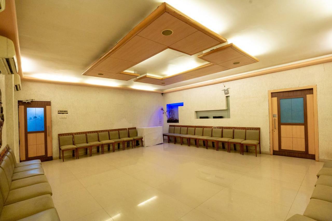 Sukh Hotel Мумбаи Экстерьер фото