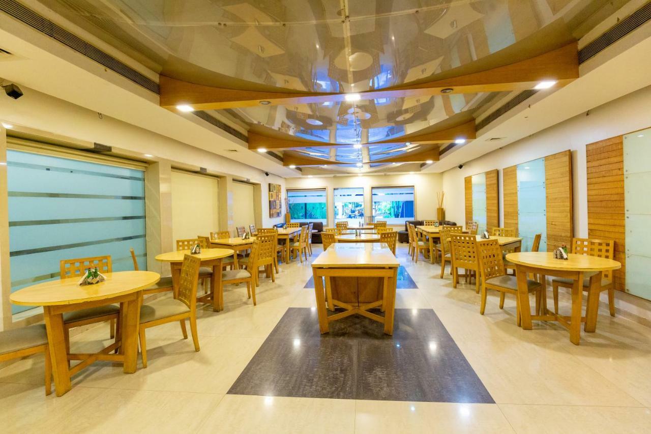 Sukh Hotel Мумбаи Экстерьер фото