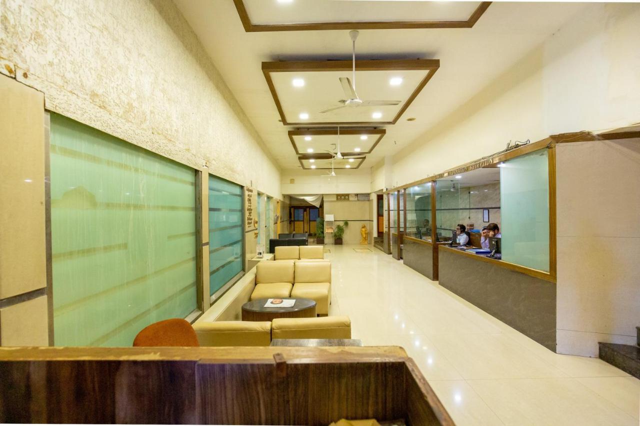 Sukh Hotel Мумбаи Экстерьер фото
